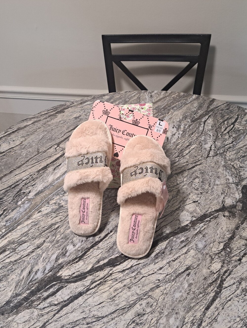 Juicy Couture
Gravity 2 Pink
Embellished Slippers
.
. . . . . ....
.
Slippers is - Picture 8 of 14